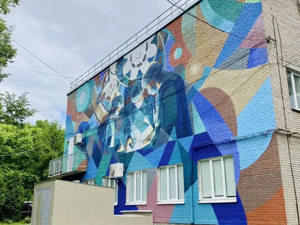 Андрей Накрошаев: На здании областной клинической больницы №2 на ул. Данилова завершён мурал - в честь Дня медицинского работника Андрей Накрошаев: На здании областной клинической больницы №2 на ул. Данилова завершён мурал - в честь Дня медицинского работника
