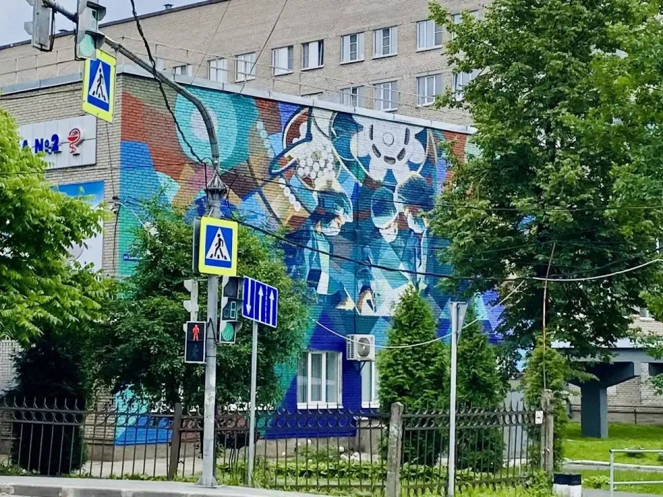 Андрей Накрошаев: На здании областной клинической больницы №2 на ул. Данилова завершён мурал - в честь Дня медицинского работника Андрей Накрошаев: На здании областной клинической больницы №2 на ул. Данилова завершён мурал - в честь Дня медицинского работника