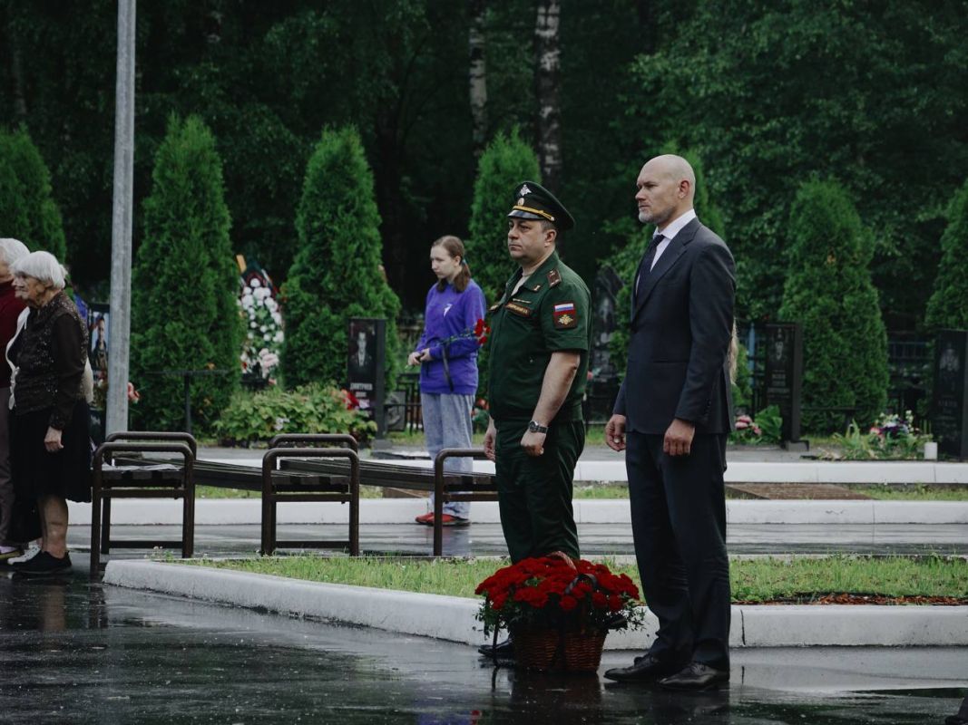 Андрей Накрошаев: Сегодня на Воинском мемориале Первого кладбища состоялось памятное мероприятие, посвящённое Дню памяти и скорби Андрей Накрошаев: Сегодня на Воинском мемориале Первого кладбища состоялось памятное мероприятие, посвящённое Дню памяти и скорби