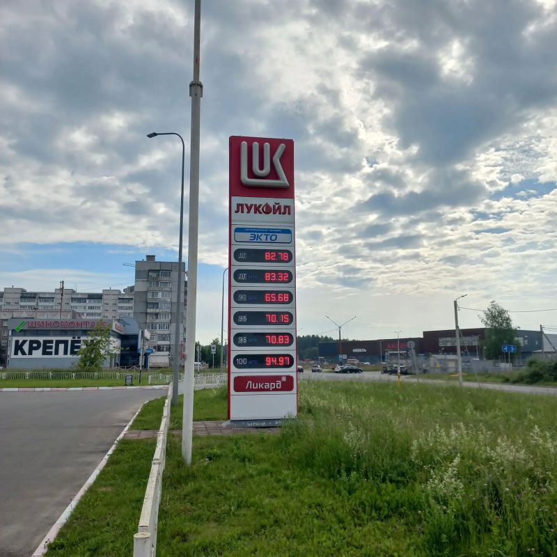 Утро 22 июня. Две АЗС на въезде в Череповец и такие разные цены Утро 22 июня. Две АЗС на въезде в Череповец и такие разные цены