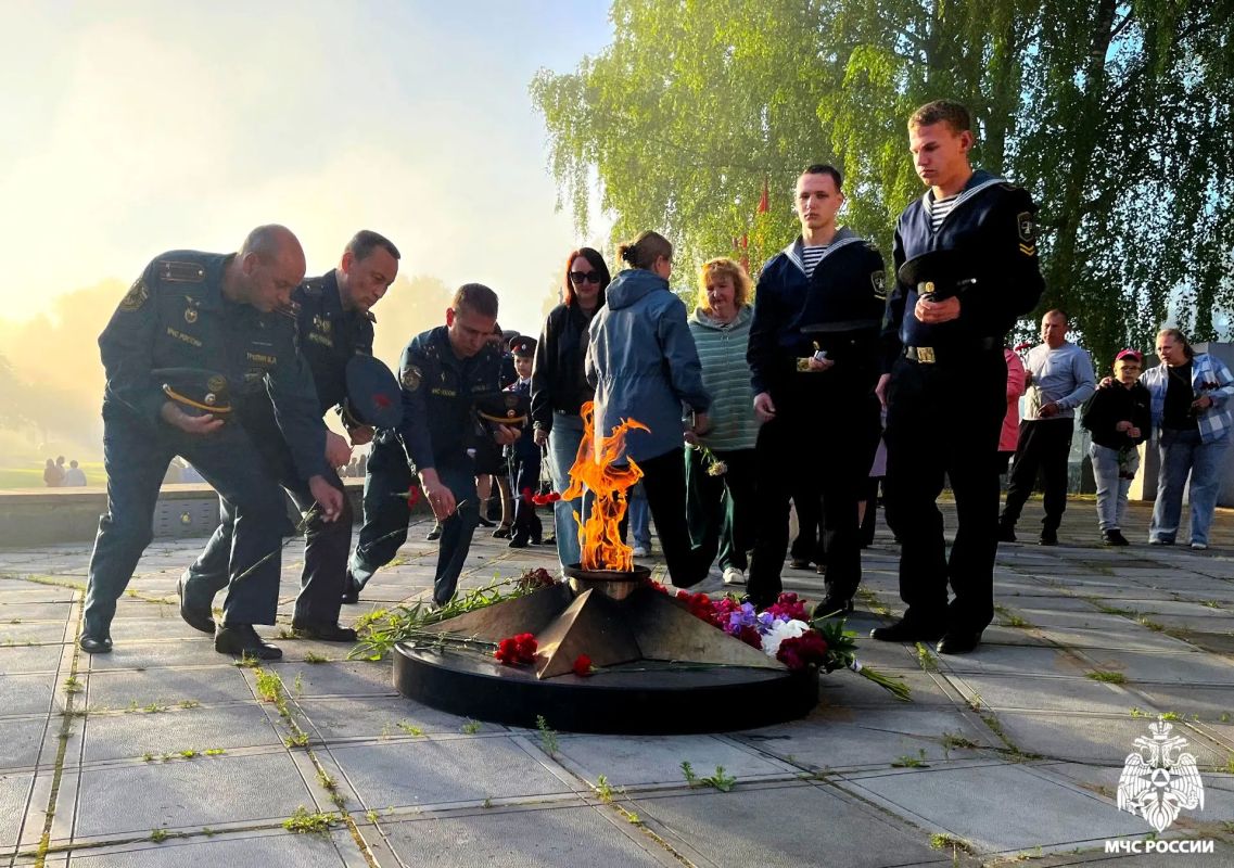 Память, что не меркнет…. Ровно 85 лет назад наша страна вступила в неравную схватку с врагом, чтобы отстоять свою свободу и независимость Память, что не меркнет…. Ровно 85 лет назад наша страна вступила в неравную схватку с врагом, чтобы отстоять свою свободу и независимость