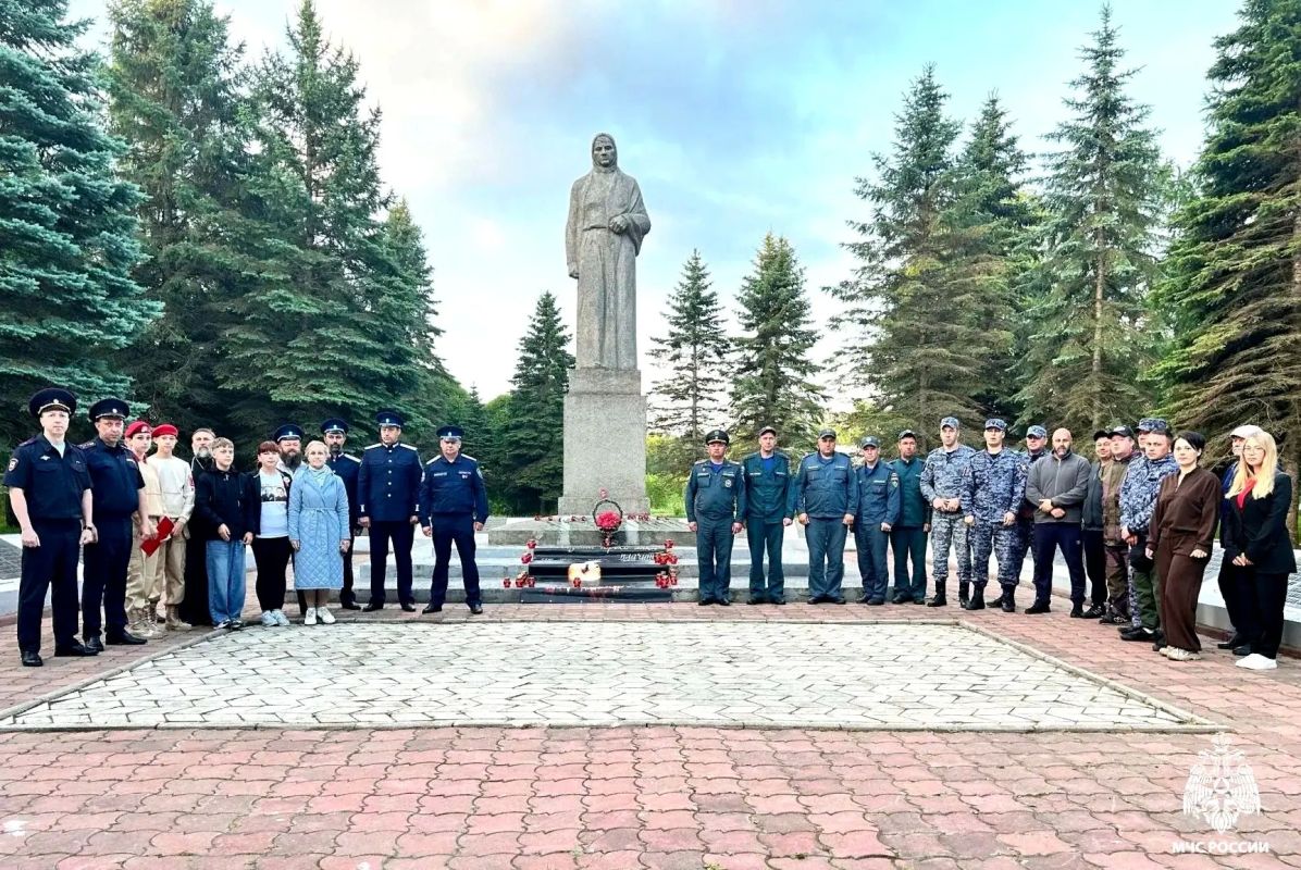 Память, что не меркнет…. Ровно 85 лет назад наша страна вступила в неравную схватку с врагом, чтобы отстоять свою свободу и независимость Память, что не меркнет…. Ровно 85 лет назад наша страна вступила в неравную схватку с врагом, чтобы отстоять свою свободу и независимость