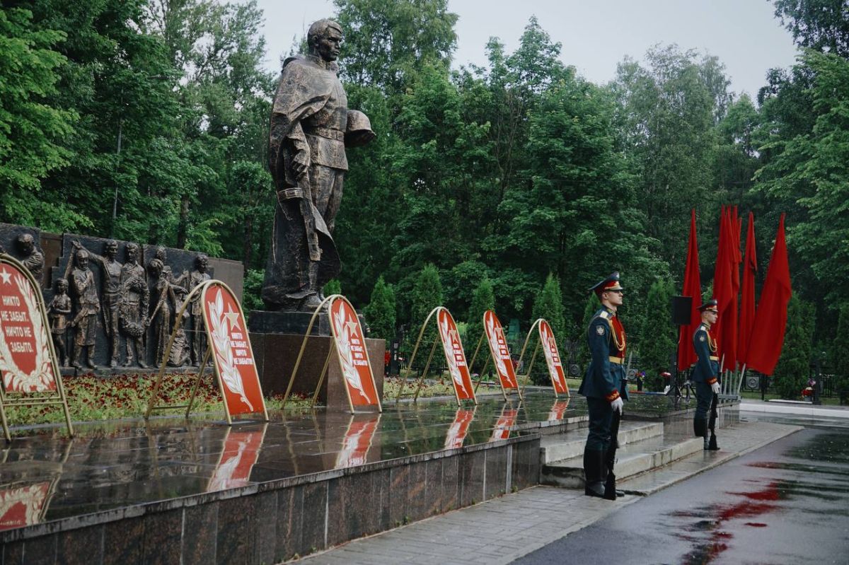 Андрей Накрошаев: Сегодня на Воинском мемориале Первого кладбища состоялось памятное мероприятие, посвящённое Дню памяти и скорби Андрей Накрошаев: Сегодня на Воинском мемориале Первого кладбища состоялось памятное мероприятие, посвящённое Дню памяти и скорби