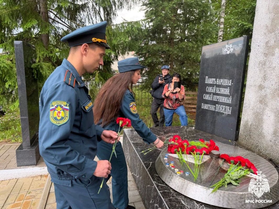 Память, что не меркнет…. Ровно 85 лет назад наша страна вступила в неравную схватку с врагом, чтобы отстоять свою свободу и независимость Память, что не меркнет…. Ровно 85 лет назад наша страна вступила в неравную схватку с врагом, чтобы отстоять свою свободу и независимость