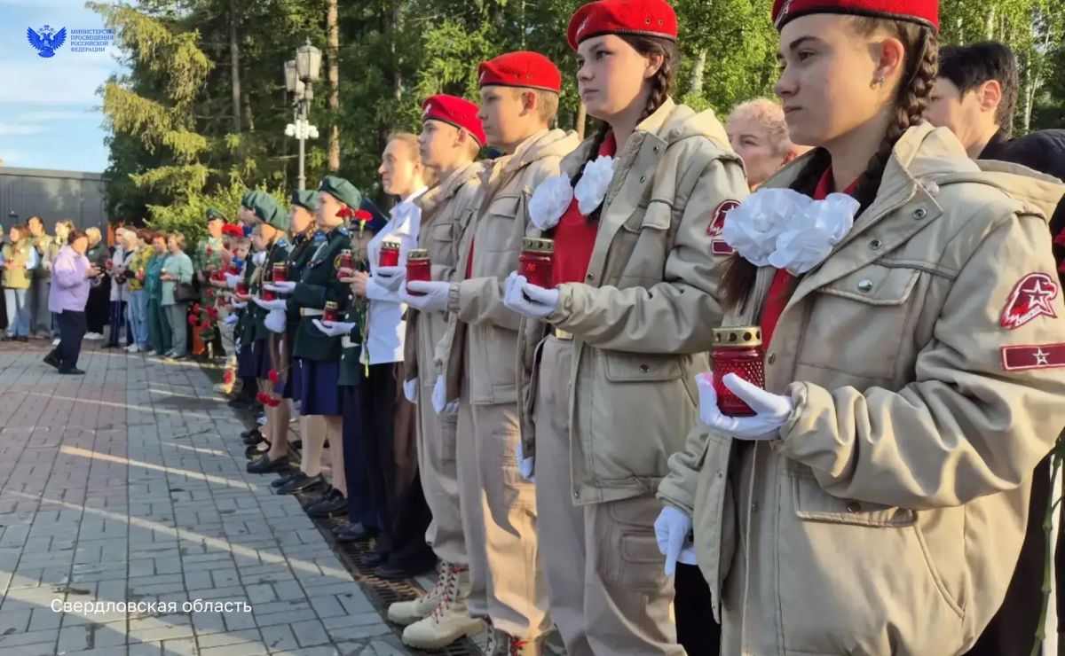 Сегодня, в День памяти и скорби, вся страна вспоминает день, когда началась Великая Отечественная война Сегодня, в День памяти и скорби, вся страна вспоминает день, когда началась Великая Отечественная война