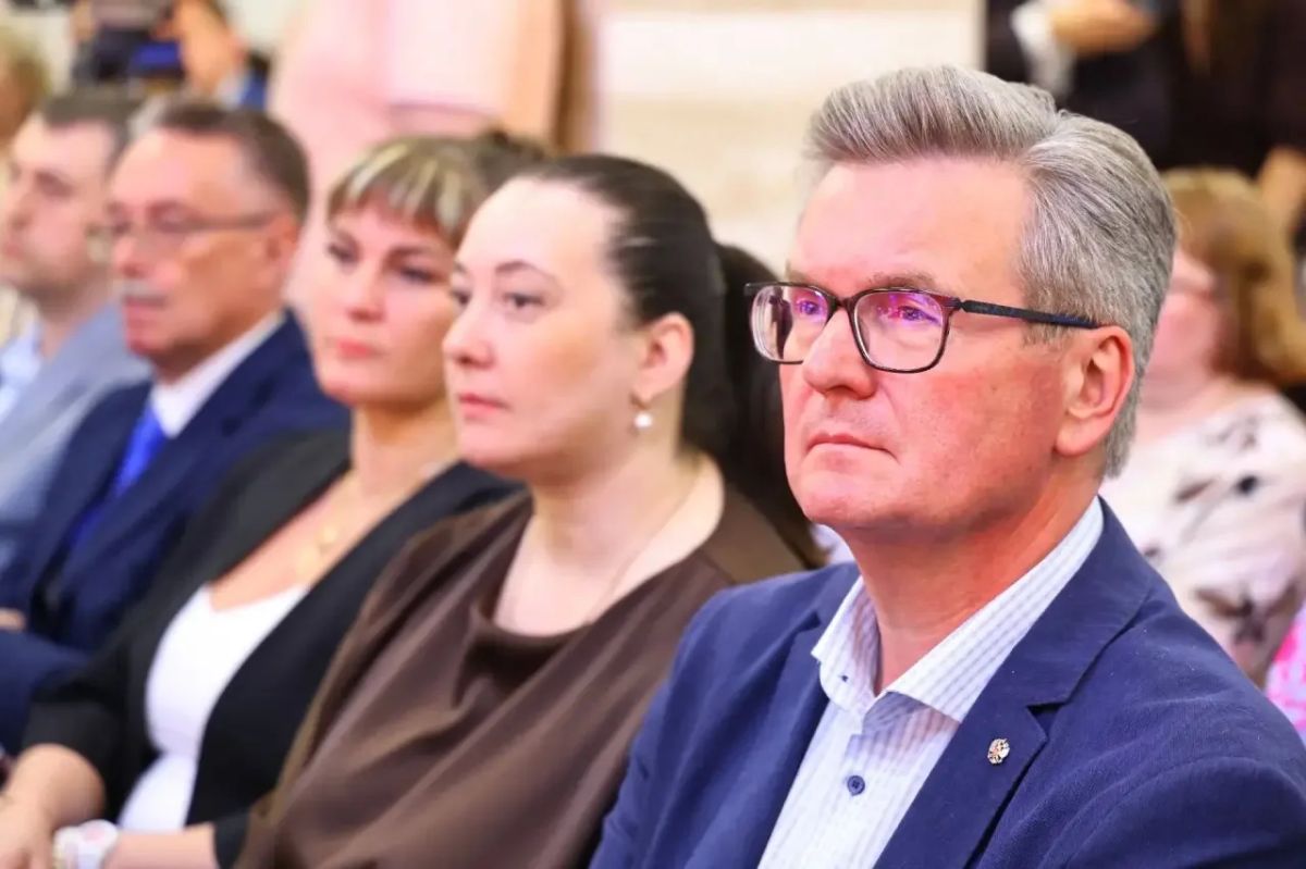 Георгий Филимонов: С Днём медицинского работника поздравил врачей, фельдшеров, медсестёр, лаборантов, руководителей медучреждений Вологодчины Георгий Филимонов: С Днём медицинского работника поздравил врачей, фельдшеров, медсестёр, лаборантов, руководителей медучреждений Вологодчины