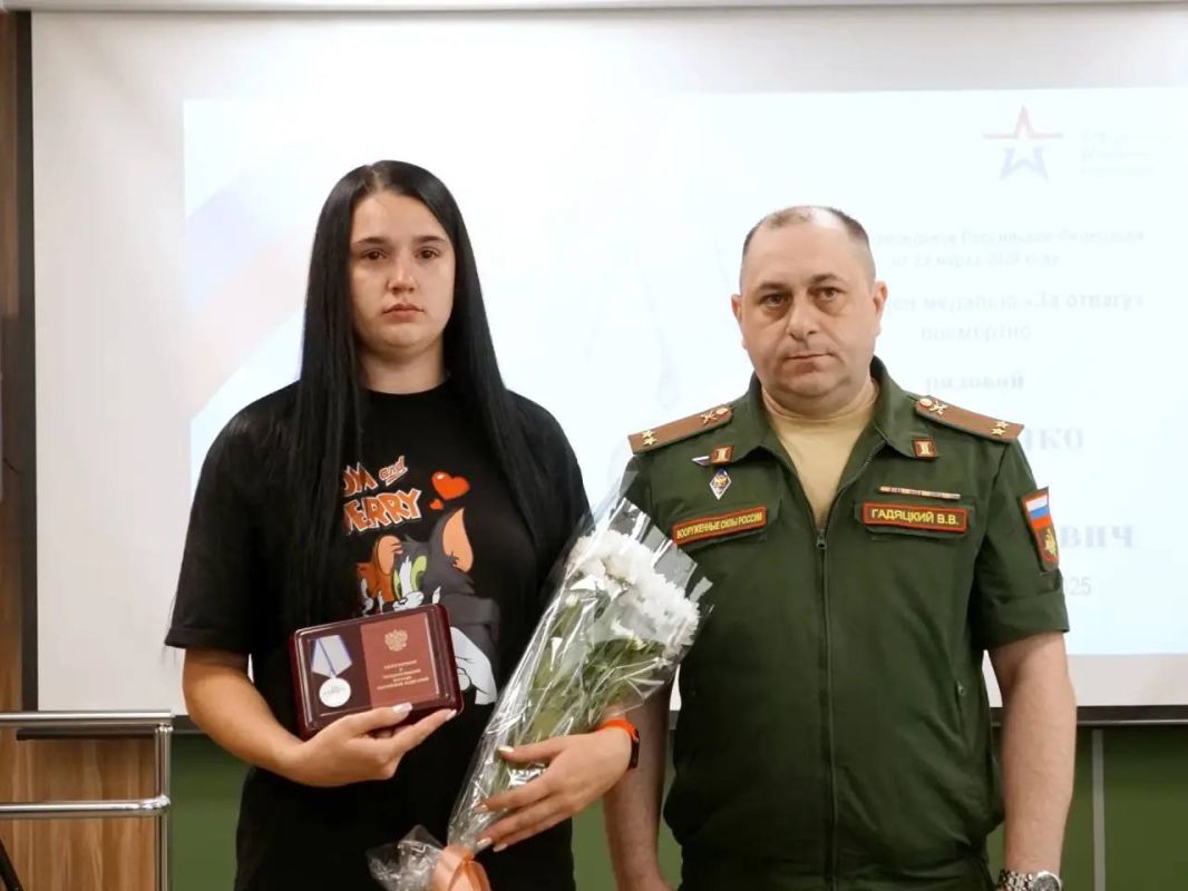 Андрей Накрошаев: В День ветеранов боевых действий передали государственные награды семьям погибших защитников Отечества Андрей Накрошаев: В День ветеранов боевых действий передали государственные награды семьям погибших защитников Отечества