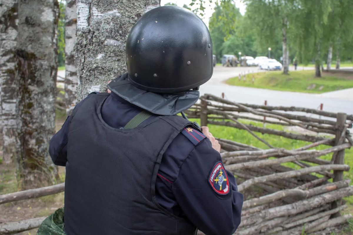 Полицейские приняли участие в тактико-специальном учении в Шекснинском округе Полицейские приняли участие в тактико-специальном учении в Шекснинском округе