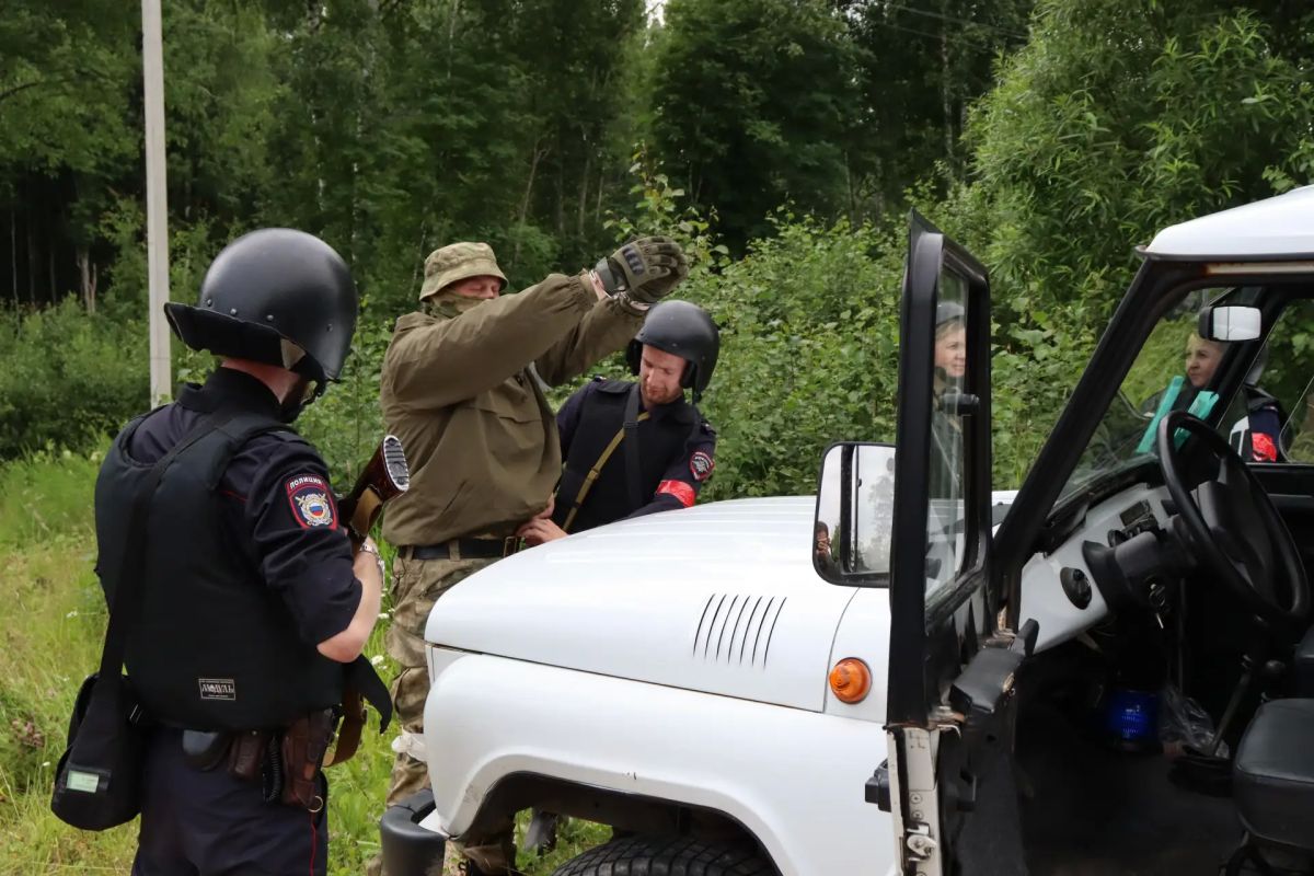 Полицейские приняли участие в тактико-специальном учении в Шекснинском округе Полицейские приняли участие в тактико-специальном учении в Шекснинском округе