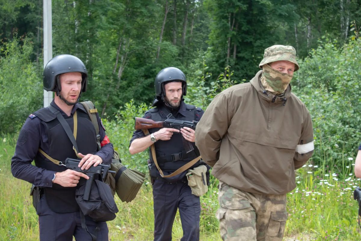 Полицейские приняли участие в тактико-специальном учении в Шекснинском округе Полицейские приняли участие в тактико-специальном учении в Шекснинском округе