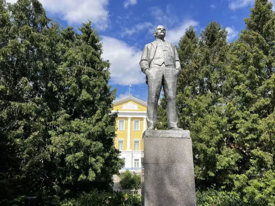 Георгий Филимонов: На 40% выполнен капремонт фасада главного корпуса ВоГУ на ул.Ленина, 15 в Вологде Георгий Филимонов: На 40% выполнен капремонт фасада главного корпуса ВоГУ на ул.Ленина, 15 в Вологде