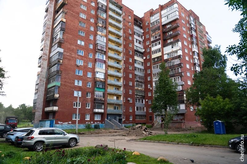 По поручению губернатора Георгия Филимонова в Череповце продолжается благоустройство дворов