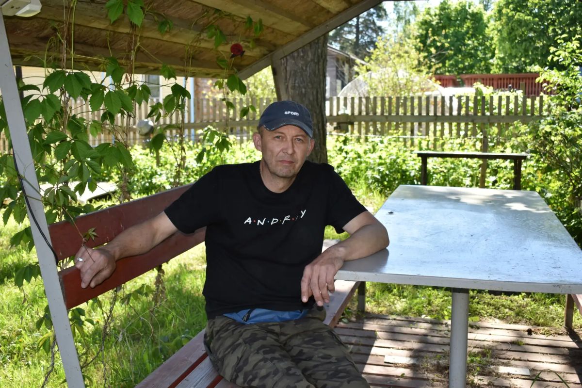 Талантливый Андрей Чистяков из села Липин Бор с детства увлечён резьбой по дереву и рогу Талантливый Андрей Чистяков из села Липин Бор с детства увлечён резьбой по дереву и рогу