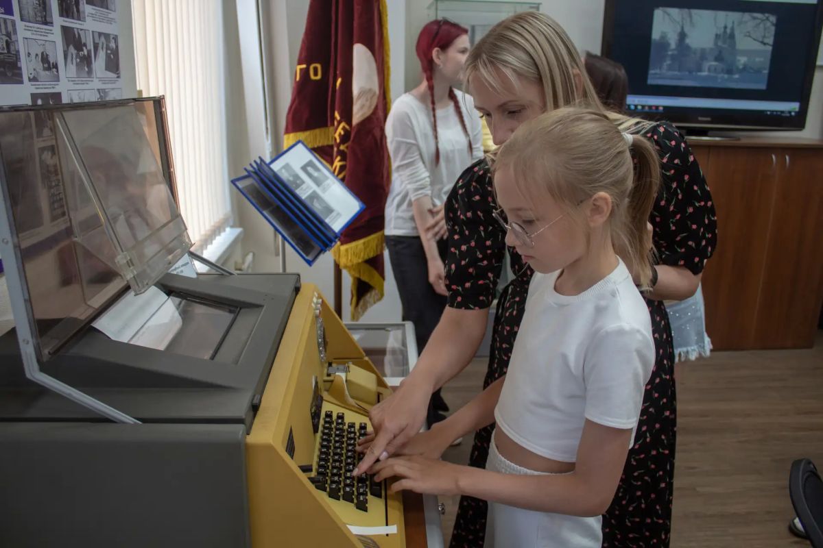 В Вологодской области общественники провели для детей экскурсию в интерактивный музей телекоммуникации и радиосвязи В Вологодской области общественники провели для детей экскурсию в интерактивный музей телекоммуникации и радиосвязи