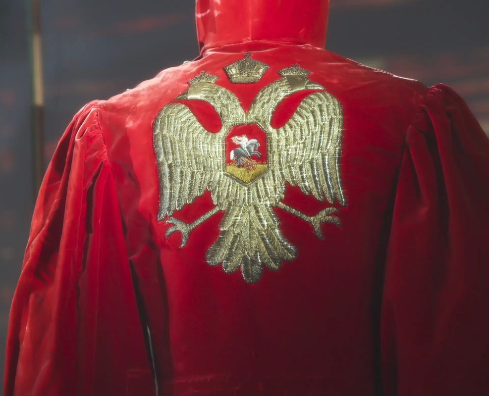 Редкие шедевры золотного шитья представил музей-заповедник «Царское Село» на выставке «Северное солнце» в Нижнем Новгороде Редкие шедевры золотного шитья представил музей-заповедник «Царское Село» на выставке «Северное солнце» в Нижнем Новгороде