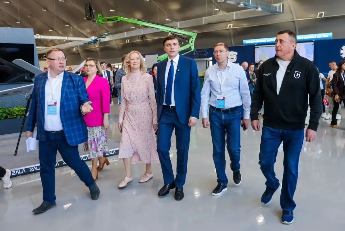 Сергей Кравцов приветствовал участников Фестиваля беспилотных летательных аппаратов «Взлетай» на Сахалине Сергей Кравцов приветствовал участников Фестиваля беспилотных летательных аппаратов «Взлетай» на Сахалине