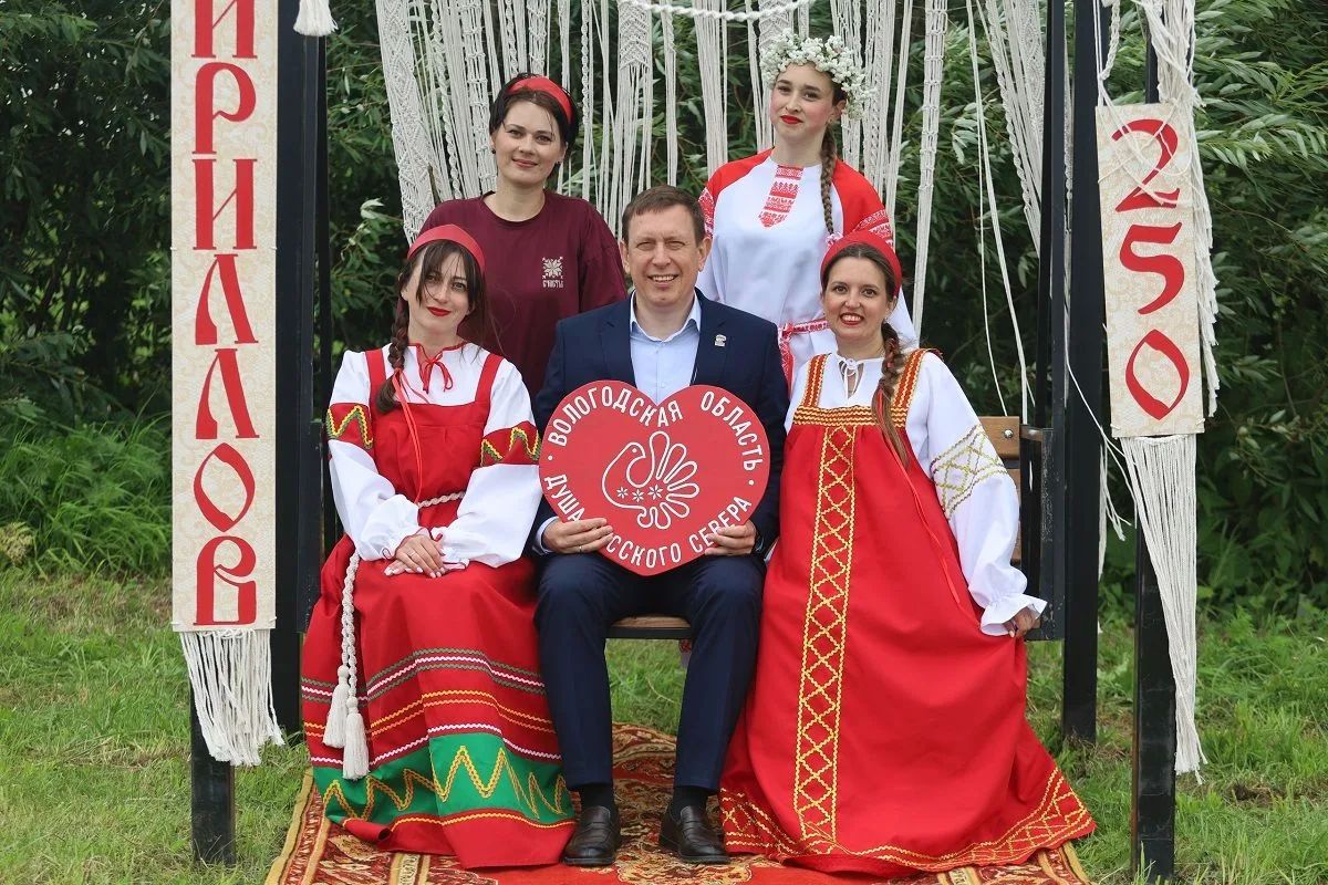 В Кириллове прошёл молодёжный слёт, посвящённый 250-летию города В Кириллове прошёл молодёжный слёт, посвящённый 250-летию города