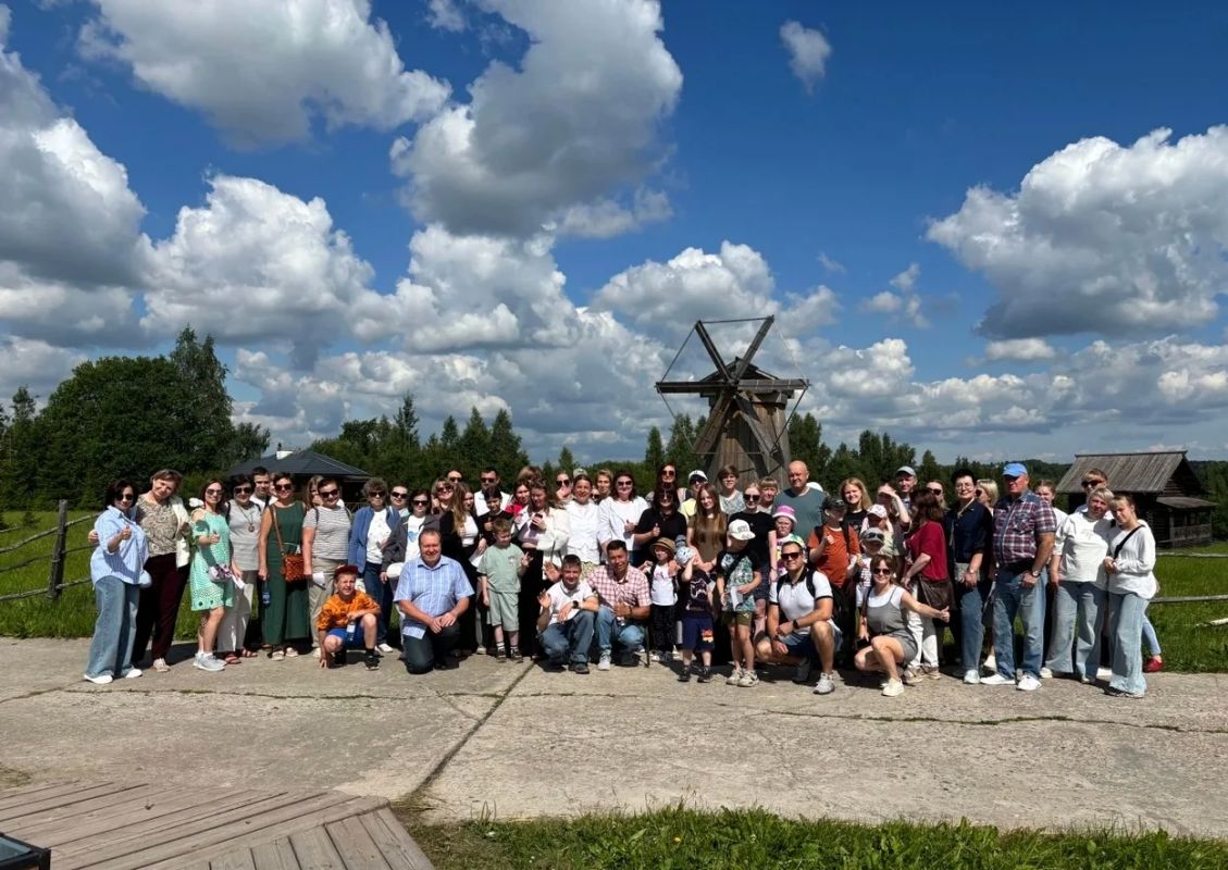 В минувшую субботу, в преддверии Дня семьи, любви и верности, при участии ППО Управления, был организован выезд сотрудников УФК с семьями в архитектурно-этнографический музей под открытым небом «Семёнково» недалеко от Вологды В минувшую субботу, в преддверии Дня семьи, любви и верности, при участии ППО Управления, был организован выезд сотрудников УФК с семьями в архитектурно-этнографический музей под открытым небом «Семёнково» недалеко от Вологды