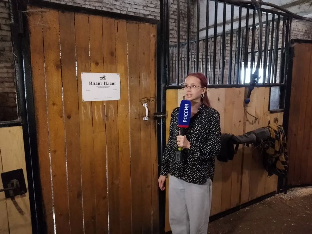 Наши юные корреспонденты второй смены Школы ТВ сегодня снимали сюжет в Конном Клубе «Виват» Наши юные корреспонденты второй смены Школы ТВ сегодня снимали сюжет в Конном Клубе «Виват»