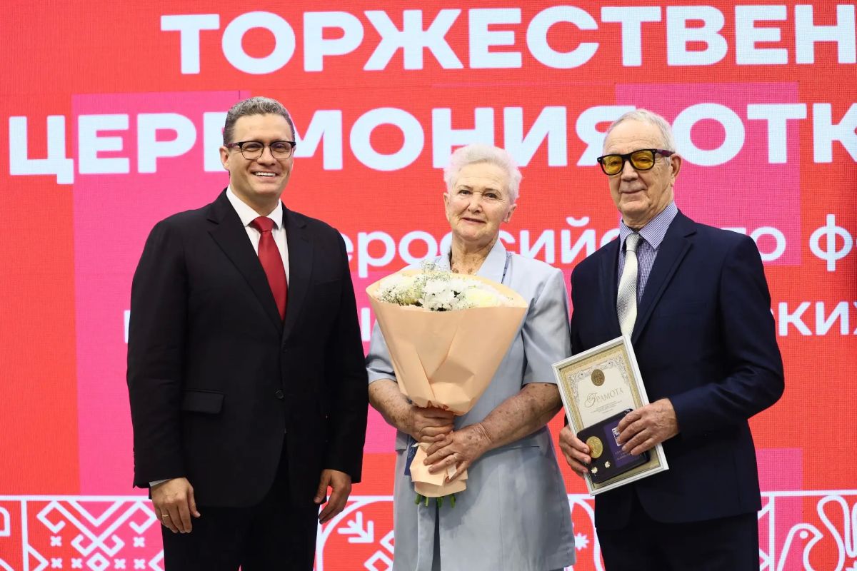 Георгий Филимонов: Вручил медали «За любовь и верность» супружеским парам Вологодчины Георгий Филимонов: Вручил медали «За любовь и верность» супружеским парам Вологодчины