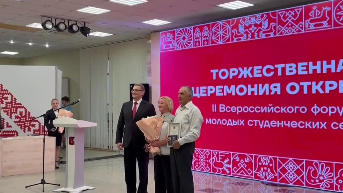 Губернатор Вологодской области Георгий Филимонов вручил медали «За любовь и верность» супружеским парам региона