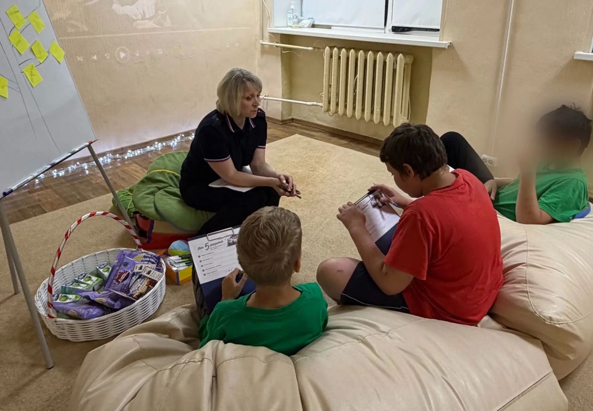 Накануне в Центре временного содержания для несовершеннолетних правонарушителей УМВД России по Вологодской области прошли мероприятия, посвященные Дню семьи, любви и верности Накануне в Центре временного содержания для несовершеннолетних правонарушителей УМВД России по Вологодской области прошли мероприятия, посвященные Дню семьи, любви и верности