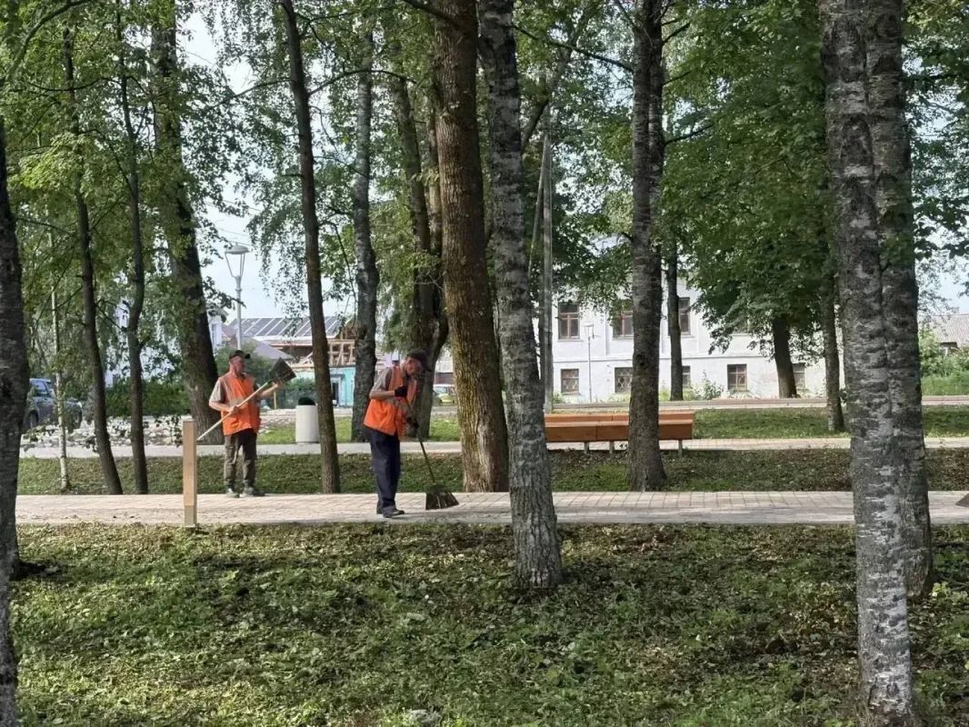 Георгий Филимонов: Андрей Накрошаев:. «Уважаемый Георгий Юрьевич, докладываю! За дневную смену 10.07.2026 в Городе Белозерске: Работали 10 человек ручного труда Георгий Филимонов: Андрей Накрошаев:. «Уважаемый Георгий Юрьевич, докладываю! За дневную смену 10.07.2026 в Городе Белозерске: Работали 10 человек ручного труда