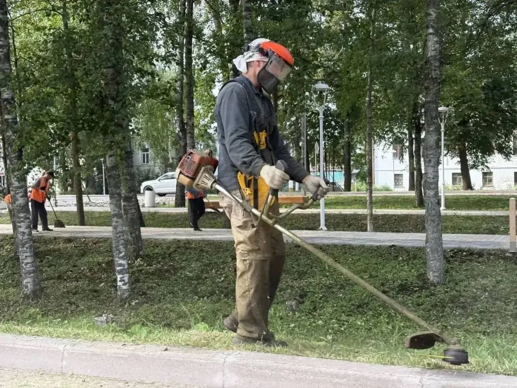 Георгий Филимонов: Андрей Накрошаев:. «Уважаемый Георгий Юрьевич, докладываю! За дневную смену 10.07.2026 в Городе Белозерске: Работали 10 человек ручного труда Георгий Филимонов: Андрей Накрошаев:. «Уважаемый Георгий Юрьевич, докладываю! За дневную смену 10.07.2026 в Городе Белозерске: Работали 10 человек ручного труда
