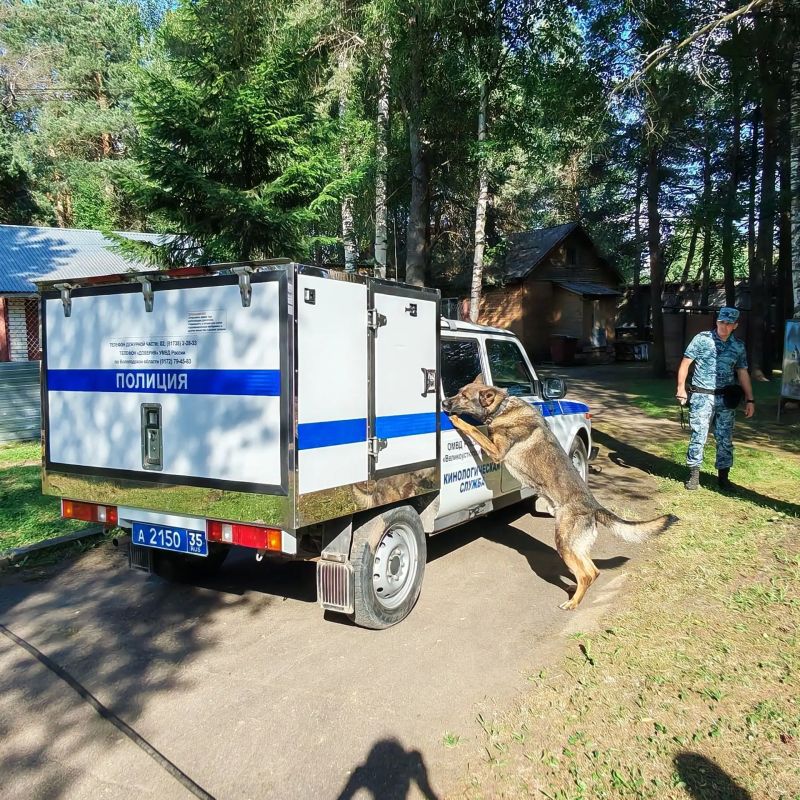 В рамках всероссийской акции «Гражданский мониторинг», направленной на укрепление взаимодействия между населением и правоохранительными органами, представители Общественного совета при ОМВД России «Великоустюгский» вместе с... В рамках всероссийской акции «Гражданский мониторинг», направленной на укрепление взаимодействия между населением и правоохранительными органами, представители Общественного совета при ОМВД России «Великоустюгский» вместе с...