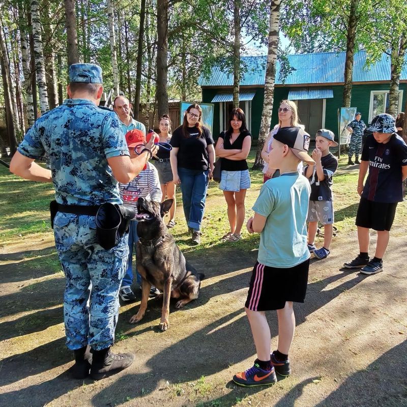 В рамках всероссийской акции «Гражданский мониторинг», направленной на укрепление взаимодействия между населением и правоохранительными органами, представители Общественного совета при ОМВД России «Великоустюгский» вместе с... В рамках всероссийской акции «Гражданский мониторинг», направленной на укрепление взаимодействия между населением и правоохранительными органами, представители Общественного совета при ОМВД России «Великоустюгский» вместе с...