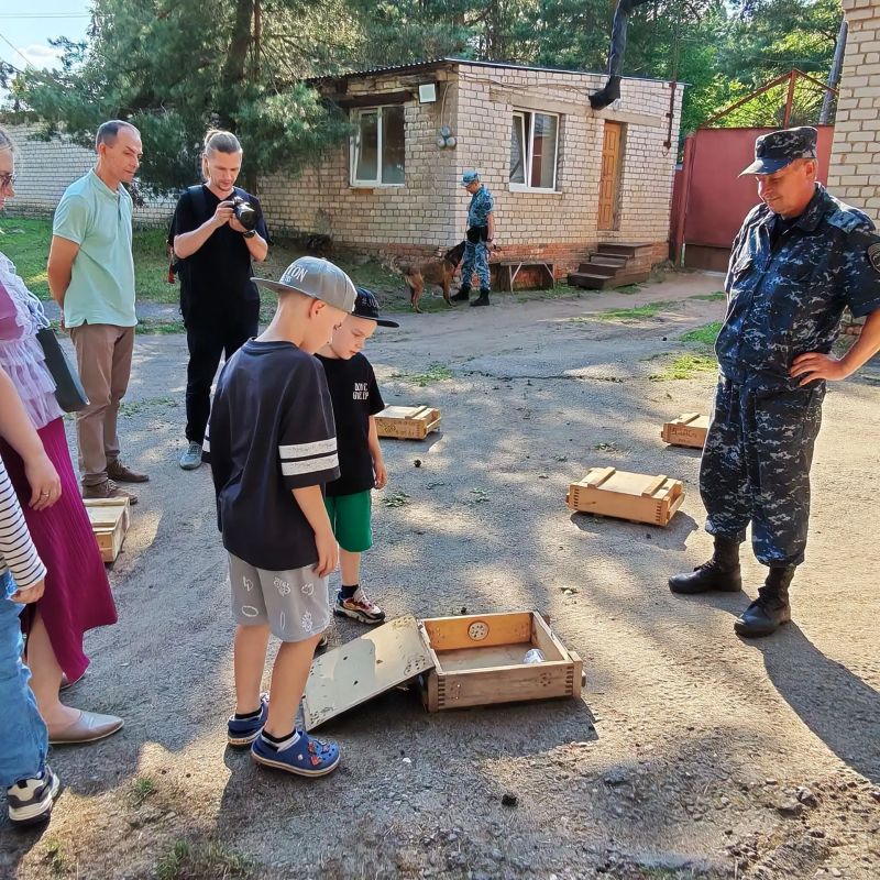 В рамках всероссийской акции «Гражданский мониторинг», направленной на укрепление взаимодействия между населением и правоохранительными органами, представители Общественного совета при ОМВД России «Великоустюгский» вместе с... В рамках всероссийской акции «Гражданский мониторинг», направленной на укрепление взаимодействия между населением и правоохранительными органами, представители Общественного совета при ОМВД России «Великоустюгский» вместе с...
