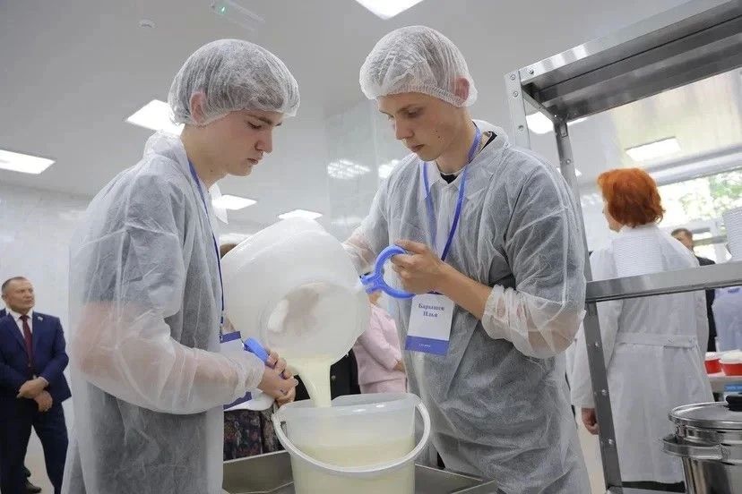 Сегодня, 10 июля, на Вологодчине продолжается работа Комитета СФ по науке, образованию и культуре во главе с председателем Лилией Гумеровой для изучения опыта Вологодской области по подготовке кадров для ключевых отраслей... Сегодня, 10 июля, на Вологодчине продолжается работа Комитета СФ по науке, образованию и культуре во главе с председателем Лилией Гумеровой для изучения опыта Вологодской области по подготовке кадров для ключевых отраслей...