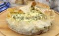 Легкий и быстрый пирог с творогом и зеленым луком в лаваше