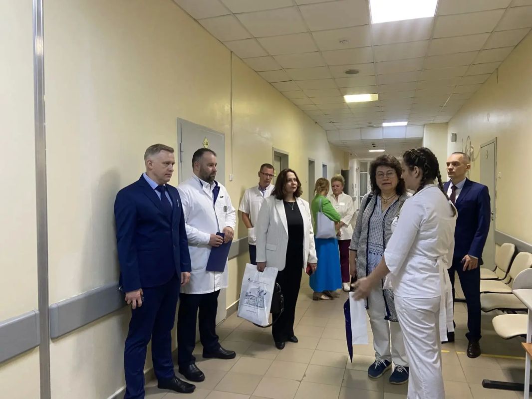 Делегация ведущих специалистов из Санкт-Петербурга посетила ВОДКБ Делегация ведущих специалистов из Санкт-Петербурга посетила ВОДКБ