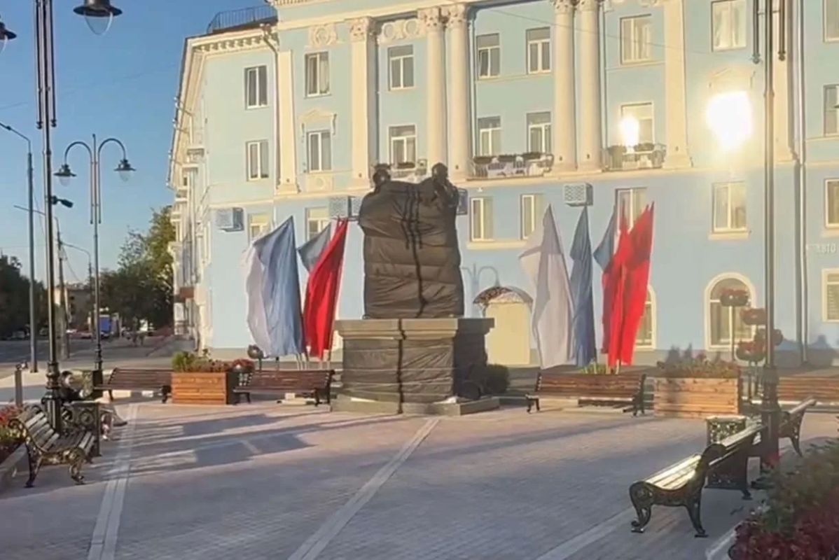 Уже завтра, в День металлурга, в Череповце откроют памятник И.В. Сталину и И.П. Бардину — выдающимся историческим деятелям, с именами которых связано становление Череповца как крупнейшего металлургического центра страны