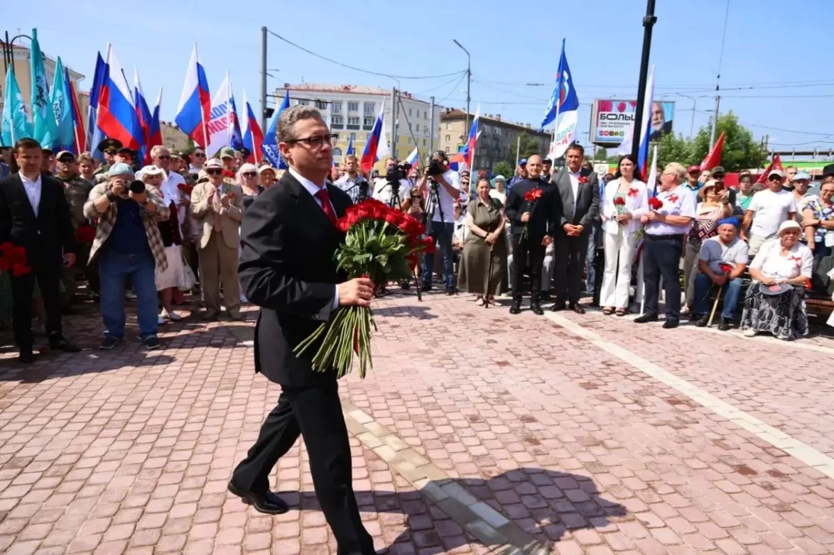 Георгий Филимонов: После завершения торжественной церемонии участники мероприятия возложили цветы к монументу И.В. Сталину и И.П. Бардину, отдав дань уважения людям, чьи решения, талант и созидательный труд стали основой... Георгий Филимонов: После завершения торжественной церемонии участники мероприятия возложили цветы к монументу И.В. Сталину и И.П. Бардину, отдав дань уважения людям, чьи решения, талант и созидательный труд стали основой...