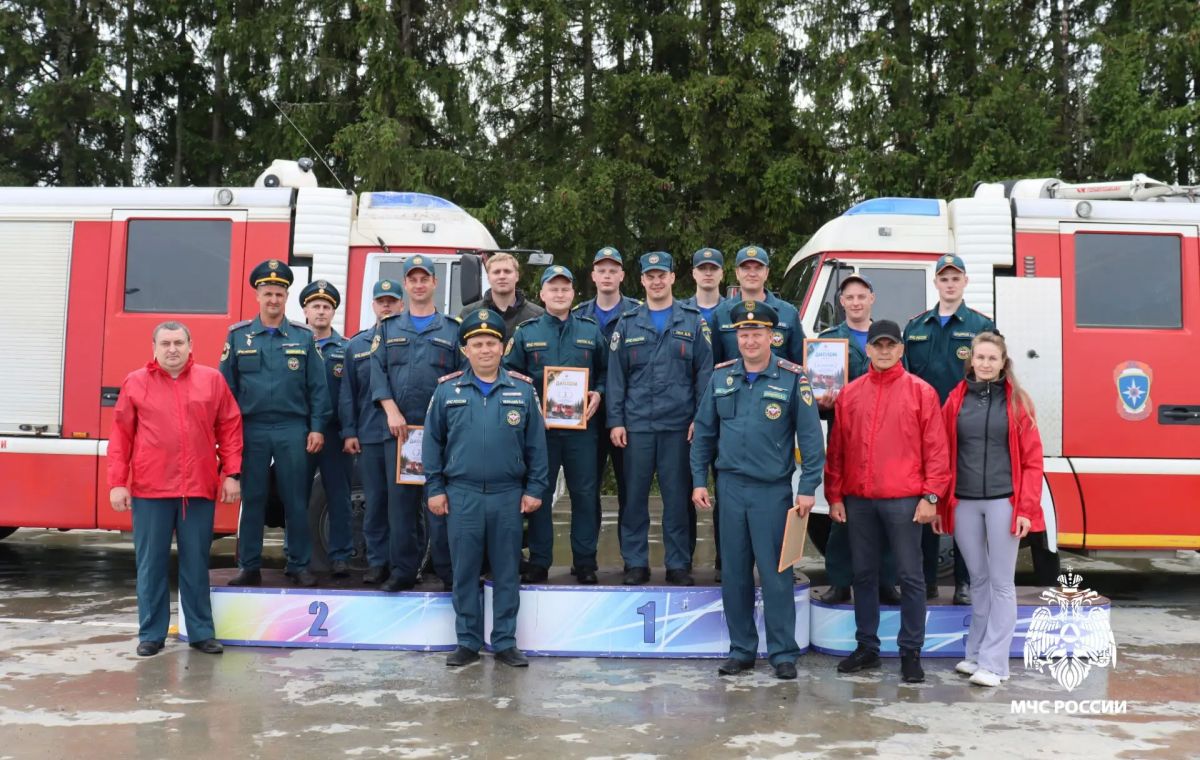 Под Вологдой определили лучших водителей пожарных машин Под Вологдой определили лучших водителей пожарных машин