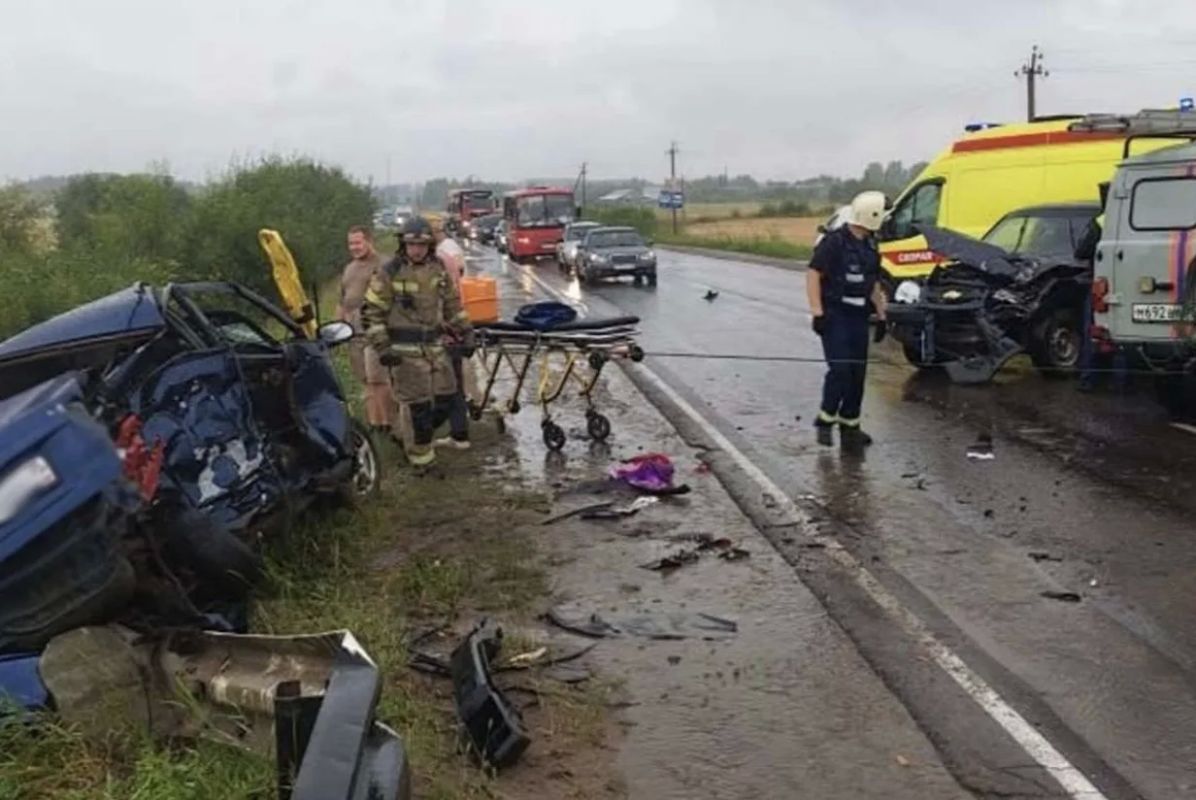 Два человека пострадали при столкновении двух автомобилей в Великом Устюге Два человека пострадали при столкновении двух автомобилей в Великом Устюге