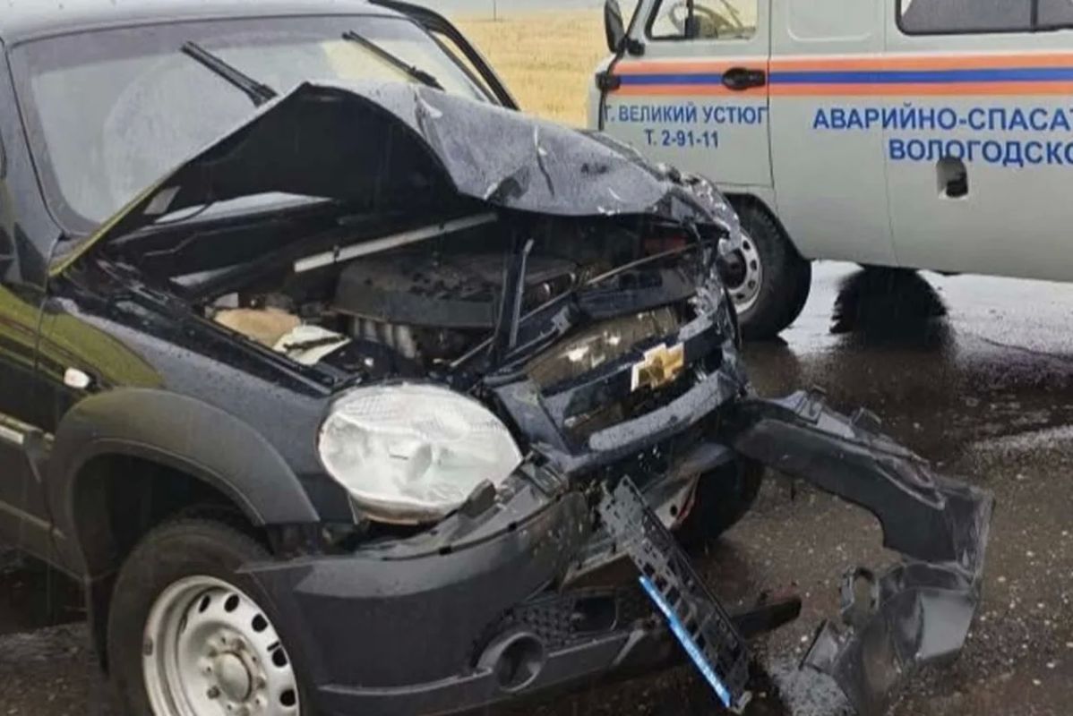 Два человека пострадали при столкновении двух автомобилей в Великом Устюге Два человека пострадали при столкновении двух автомобилей в Великом Устюге