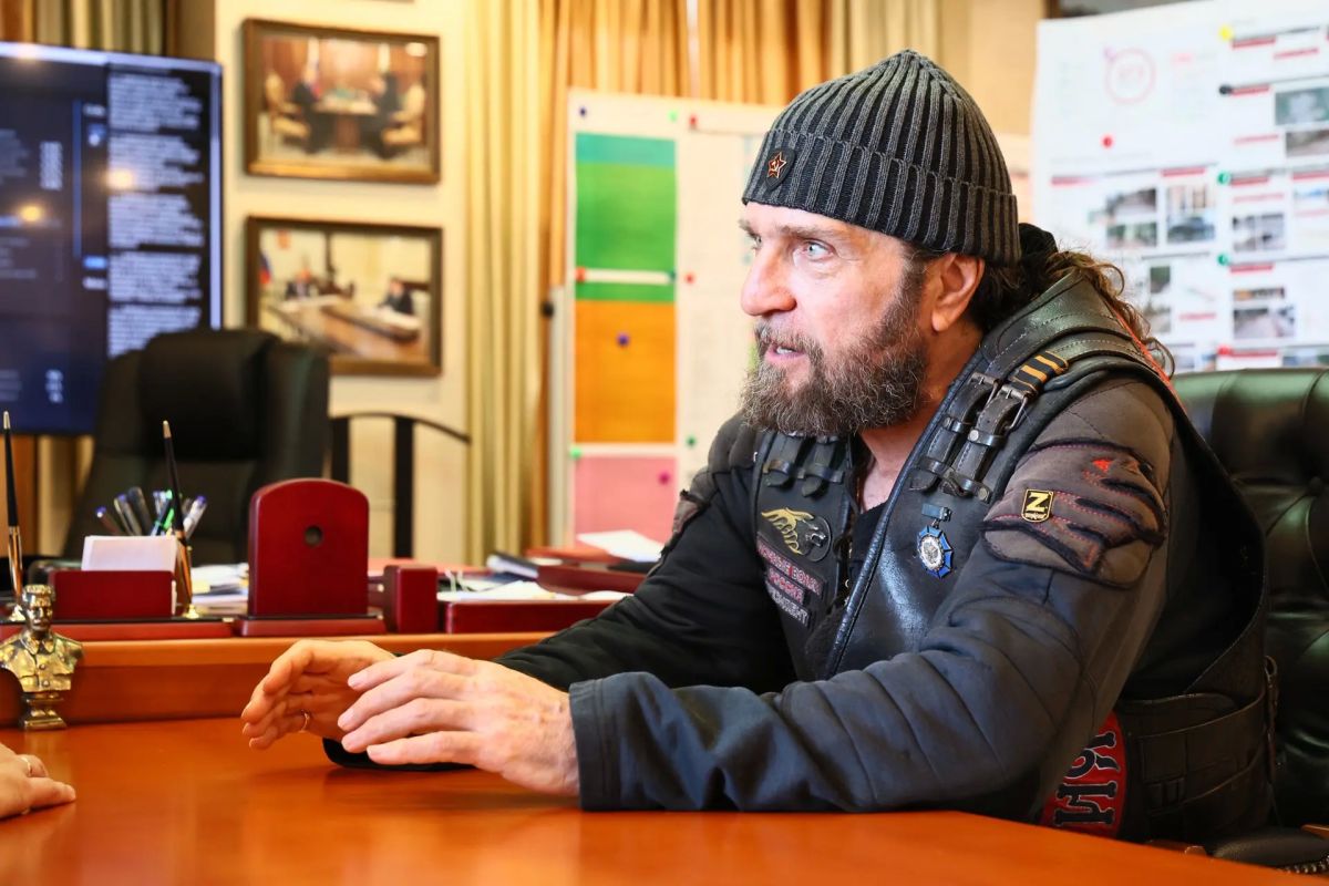 Георгий Филимонов: Принял в областном Правительстве основателя и президента мотоклуба «Ночные волки» Александра Залдастанова (Хирурга) Георгий Филимонов: Принял в областном Правительстве основателя и президента мотоклуба «Ночные волки» Александра Залдастанова (Хирурга)