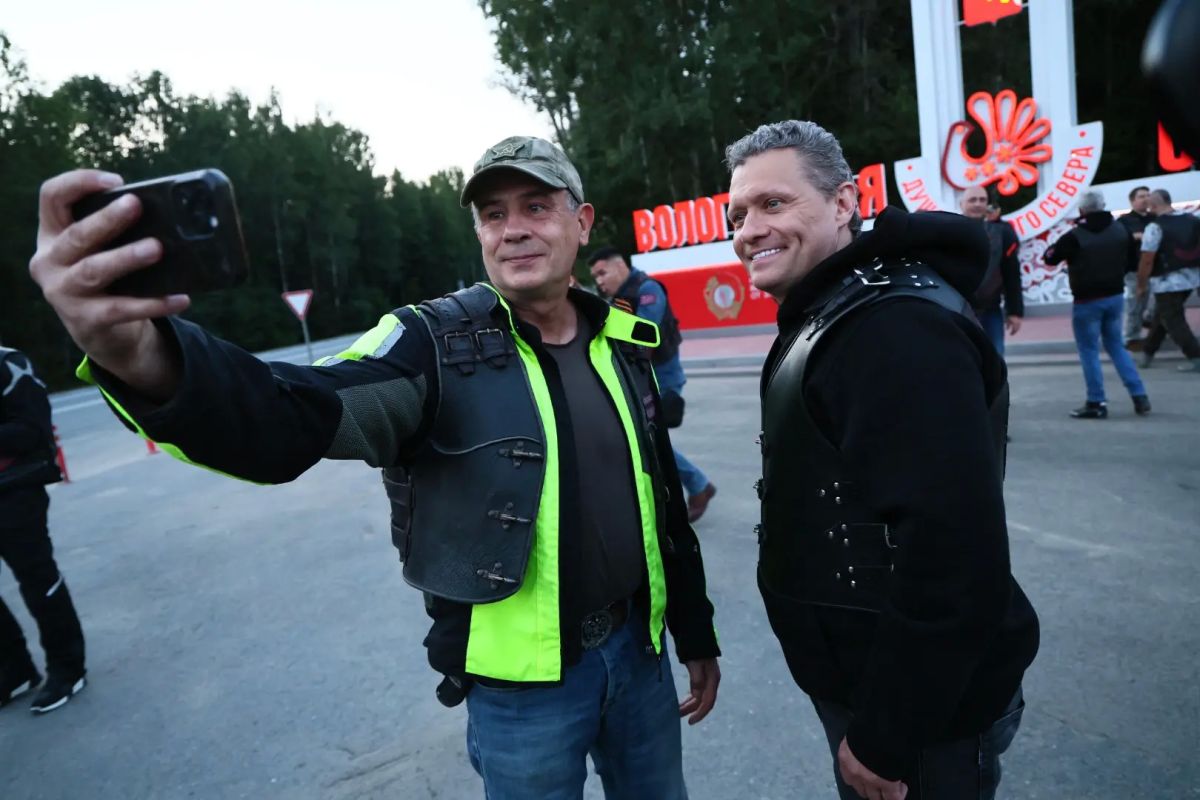 Георгий Филимонов: Ещё несколько фото со встречи с «Ночными волками» Георгий Филимонов: Ещё несколько фото со встречи с «Ночными волками»