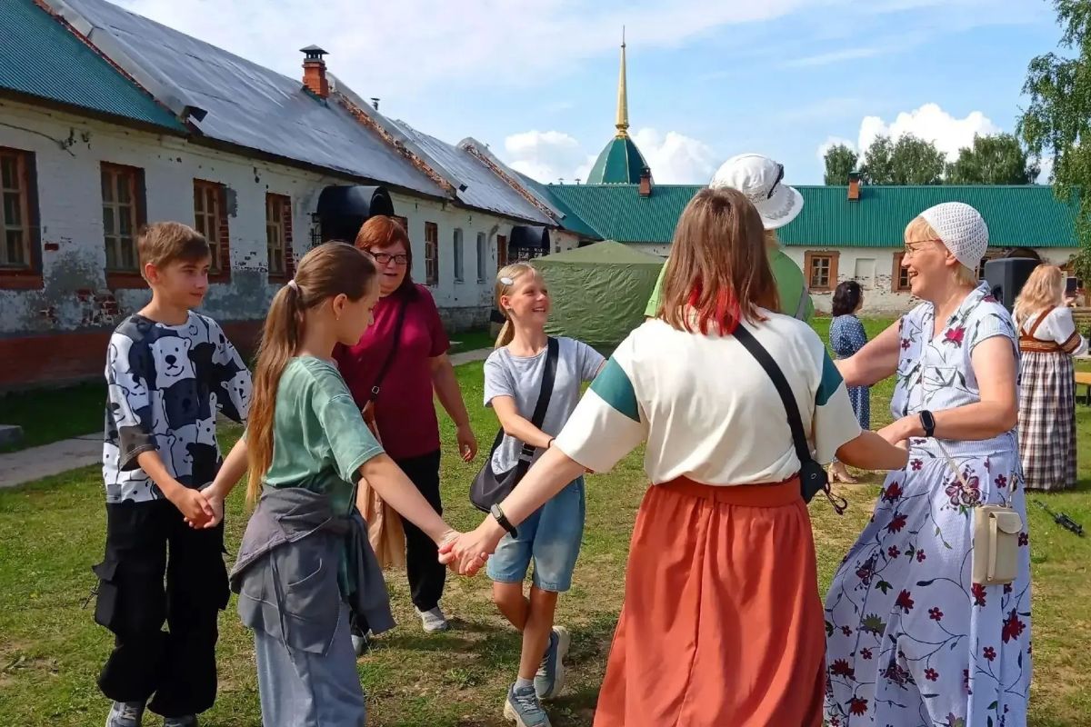 Сотни гостей собрал фестиваль «Ирапские сказания» в Кадуйском округе Сотни гостей собрал фестиваль «Ирапские сказания» в Кадуйском округе