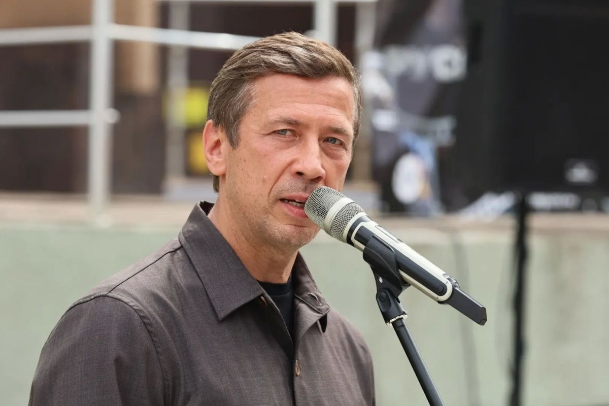 Георгий Филимонов: Ещё один памятник открыли сегодня в Вологде — бронзовую скульптуру Василия Макаровича Шукшина Георгий Филимонов: Ещё один памятник открыли сегодня в Вологде — бронзовую скульптуру Василия Макаровича Шукшина