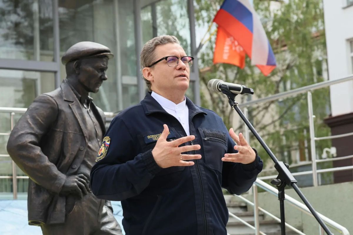 Георгий Филимонов: Ещё один памятник открыли сегодня в Вологде — бронзовую скульптуру Василия Макаровича Шукшина Георгий Филимонов: Ещё один памятник открыли сегодня в Вологде — бронзовую скульптуру Василия Макаровича Шукшина