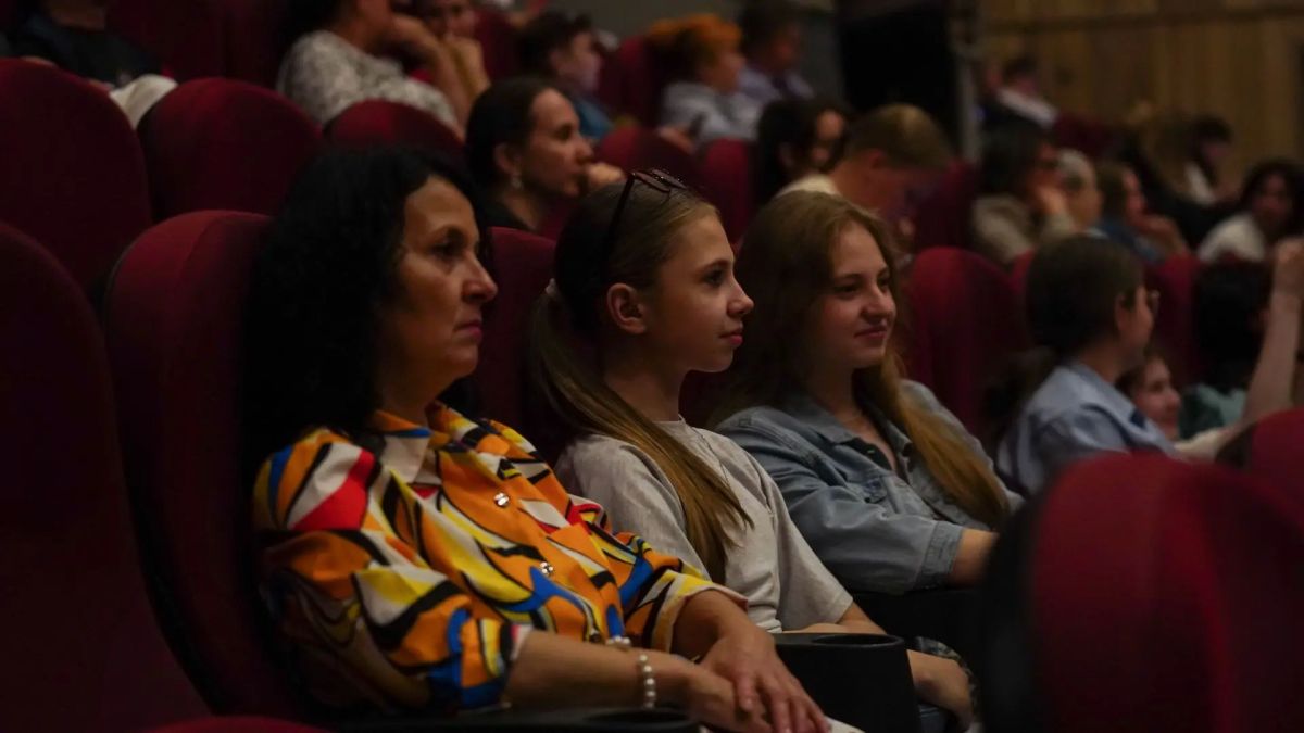 Георгий Филимонов: Накануне вечером в кинотеатре «Ленком» Александр Залдастанов (Хирург) представил вологжанам фильм-летопись «Русский реактор» Георгий Филимонов: Накануне вечером в кинотеатре «Ленком» Александр Залдастанов (Хирург) представил вологжанам фильм-летопись «Русский реактор»