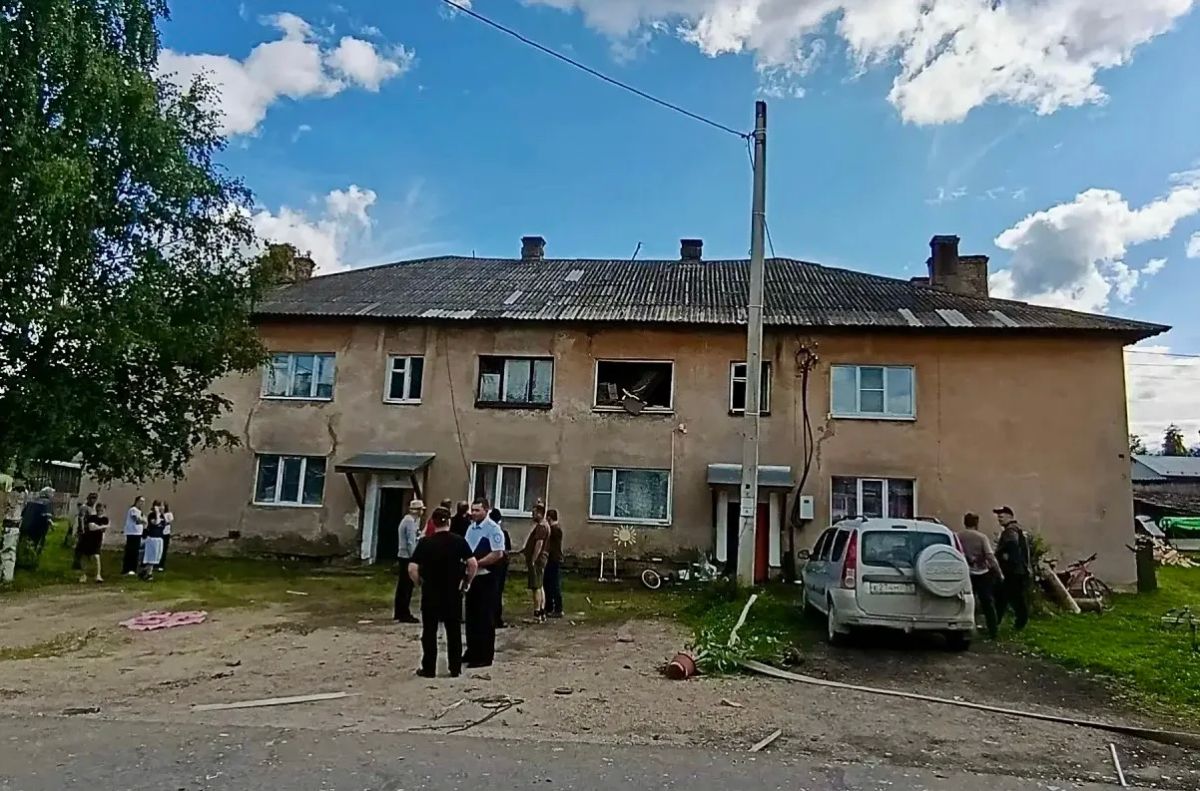 Два человека пострадали из-за хлопка газовоздушной смеси в Вожеге Два человека пострадали из-за хлопка газовоздушной смеси в Вожеге