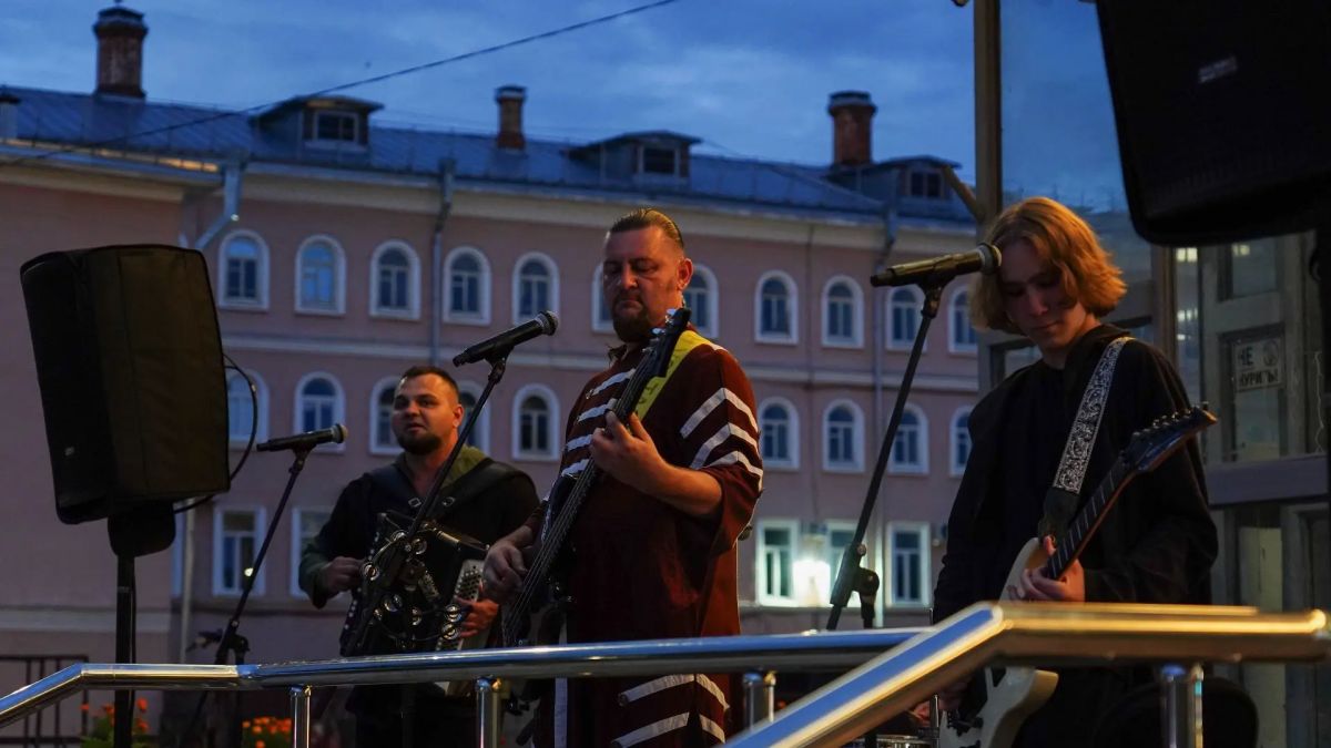 Георгий Филимонов: Накануне вечером в кинотеатре «Ленком» Александр Залдастанов (Хирург) представил вологжанам фильм-летопись «Русский реактор» Георгий Филимонов: Накануне вечером в кинотеатре «Ленком» Александр Залдастанов (Хирург) представил вологжанам фильм-летопись «Русский реактор»