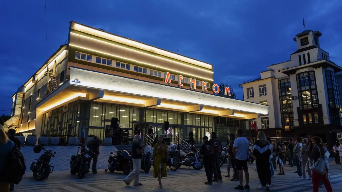 Георгий Филимонов: Накануне вечером в кинотеатре «Ленком» Александр Залдастанов (Хирург) представил вологжанам фильм-летопись «Русский реактор» Георгий Филимонов: Накануне вечером в кинотеатре «Ленком» Александр Залдастанов (Хирург) представил вологжанам фильм-летопись «Русский реактор»