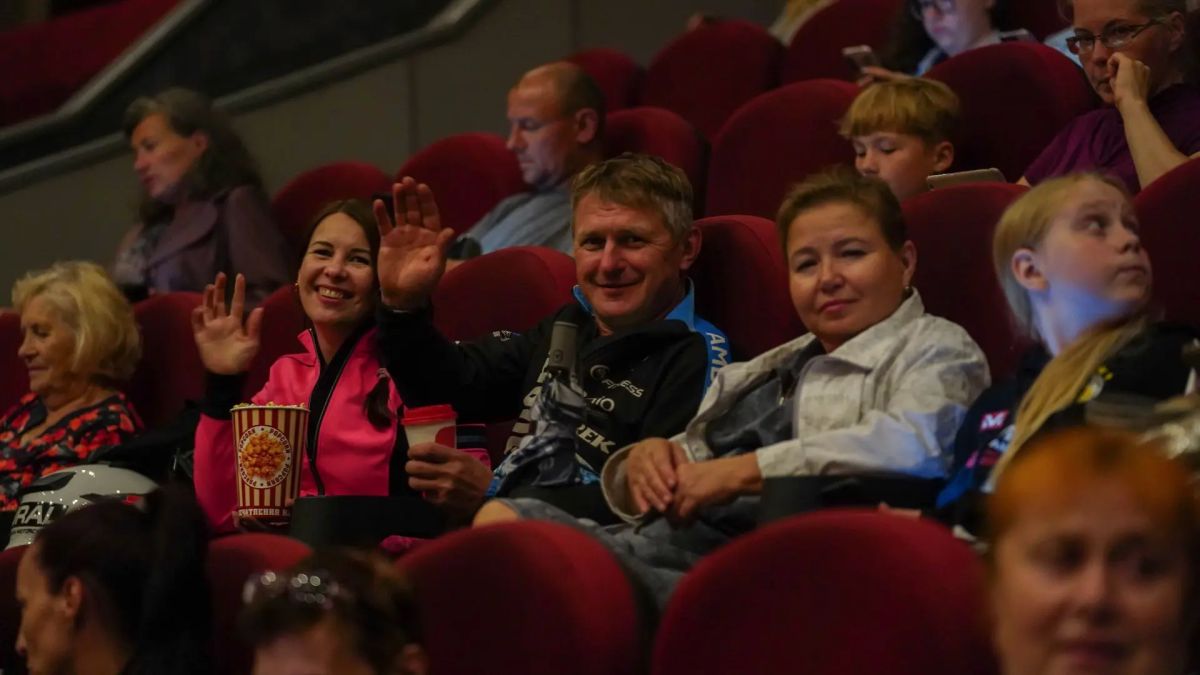 Георгий Филимонов: Накануне вечером в кинотеатре «Ленком» Александр Залдастанов (Хирург) представил вологжанам фильм-летопись «Русский реактор» Георгий Филимонов: Накануне вечером в кинотеатре «Ленком» Александр Залдастанов (Хирург) представил вологжанам фильм-летопись «Русский реактор»
