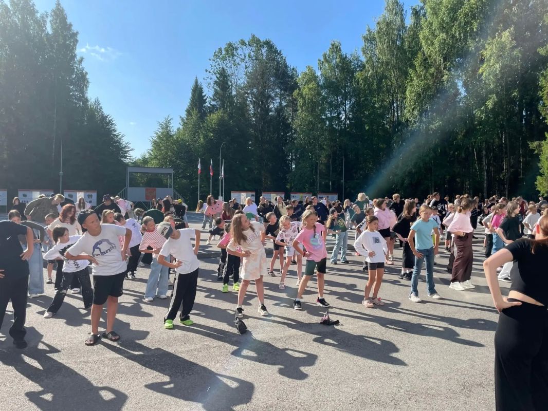 В «Авангарде» продолжается летняя смена, объединившая школьников Вологодчины и Алчевска В «Авангарде» продолжается летняя смена, объединившая школьников Вологодчины и Алчевска